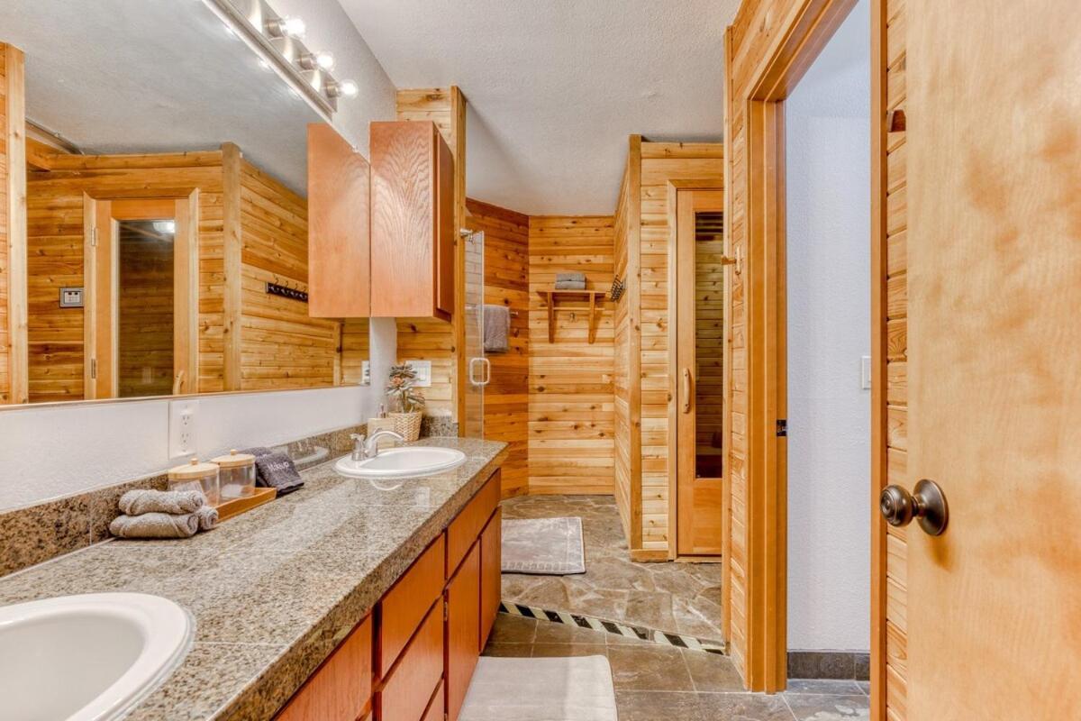Great Blue Lodge - Spacious Ski Lodge, Hot Tub, Sauna, Game Room & More Government Camp Exterior photo