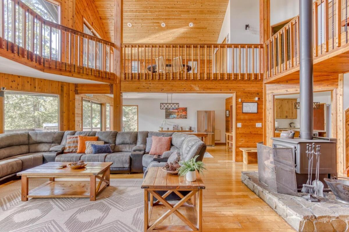 Great Blue Lodge - Spacious Ski Lodge, Hot Tub, Sauna, Game Room & More Government Camp Exterior photo