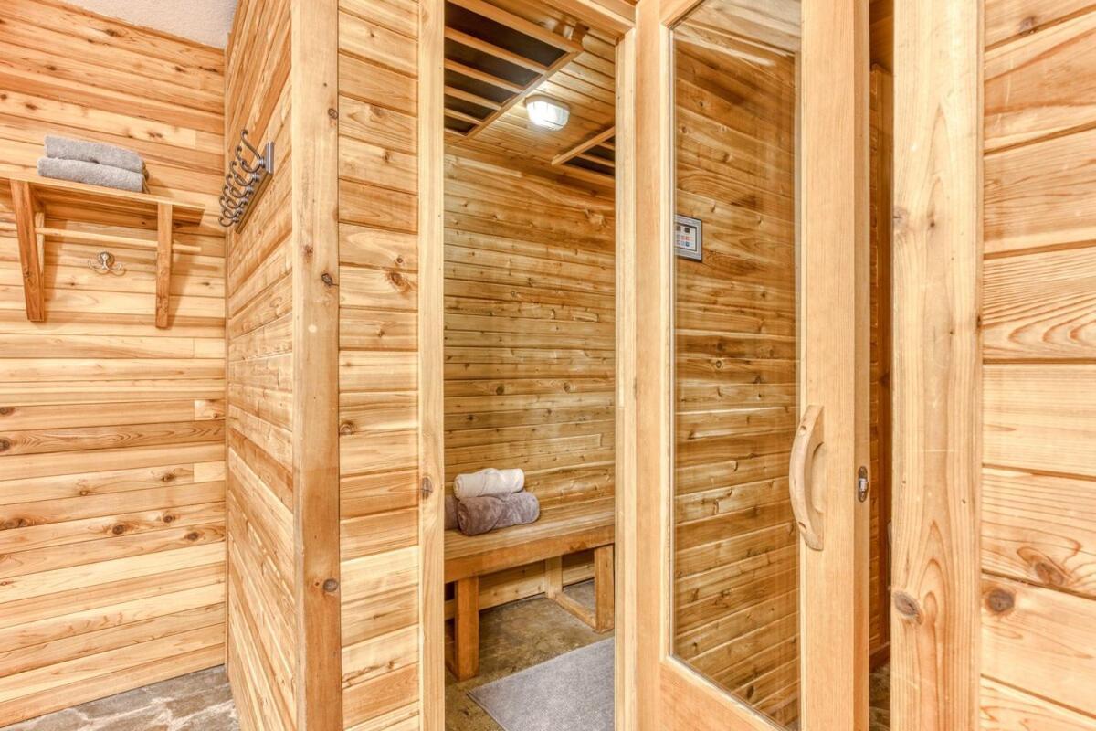 Great Blue Lodge - Spacious Ski Lodge, Hot Tub, Sauna, Game Room & More Government Camp Exterior photo