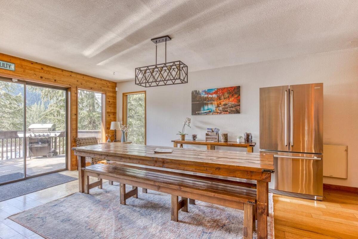 Great Blue Lodge - Spacious Ski Lodge, Hot Tub, Sauna, Game Room & More Government Camp Exterior photo