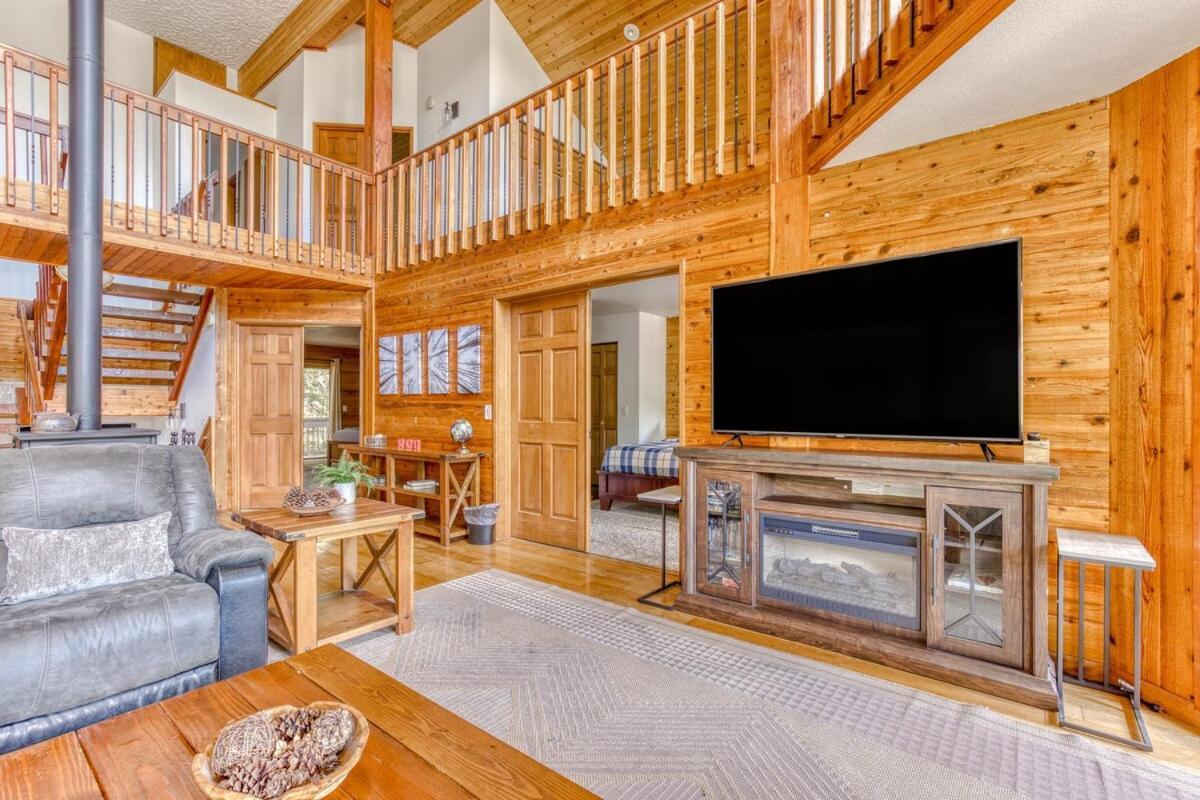 Great Blue Lodge - Spacious Ski Lodge, Hot Tub, Sauna, Game Room & More Government Camp Exterior photo