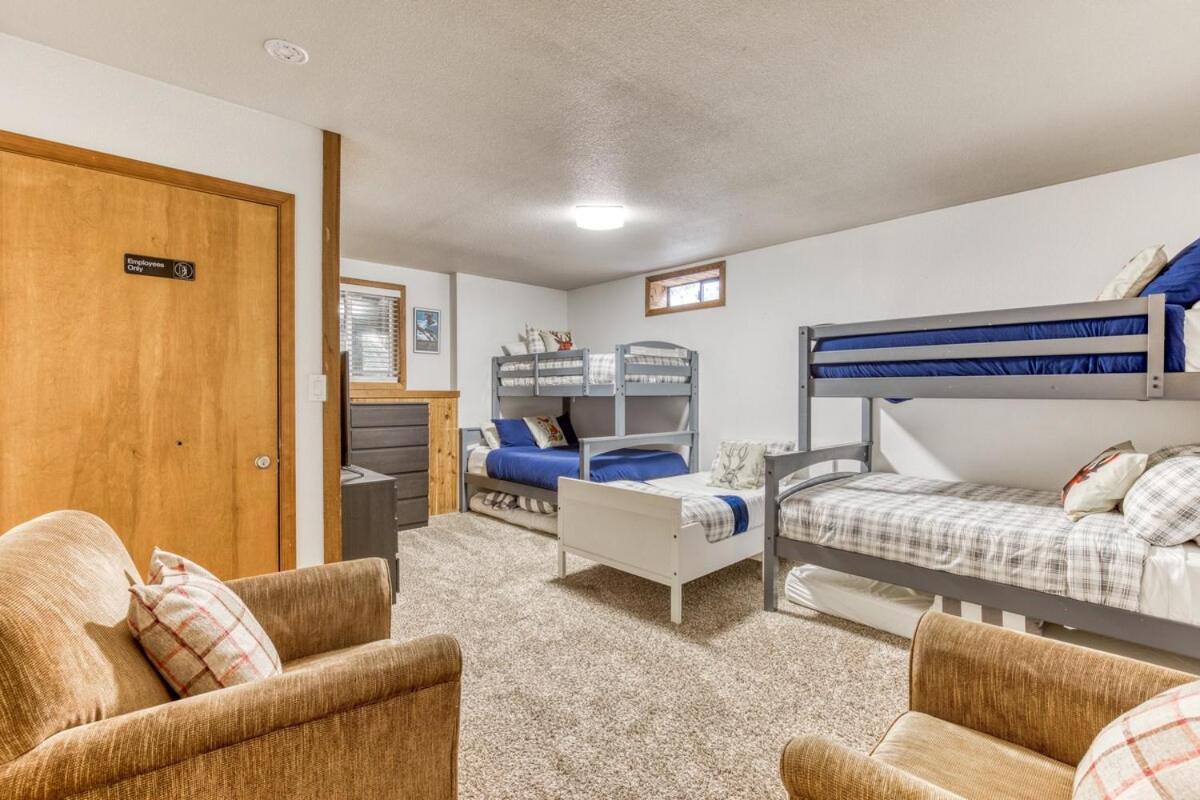 Great Blue Lodge - Spacious Ski Lodge, Hot Tub, Sauna, Game Room & More Government Camp Exterior photo