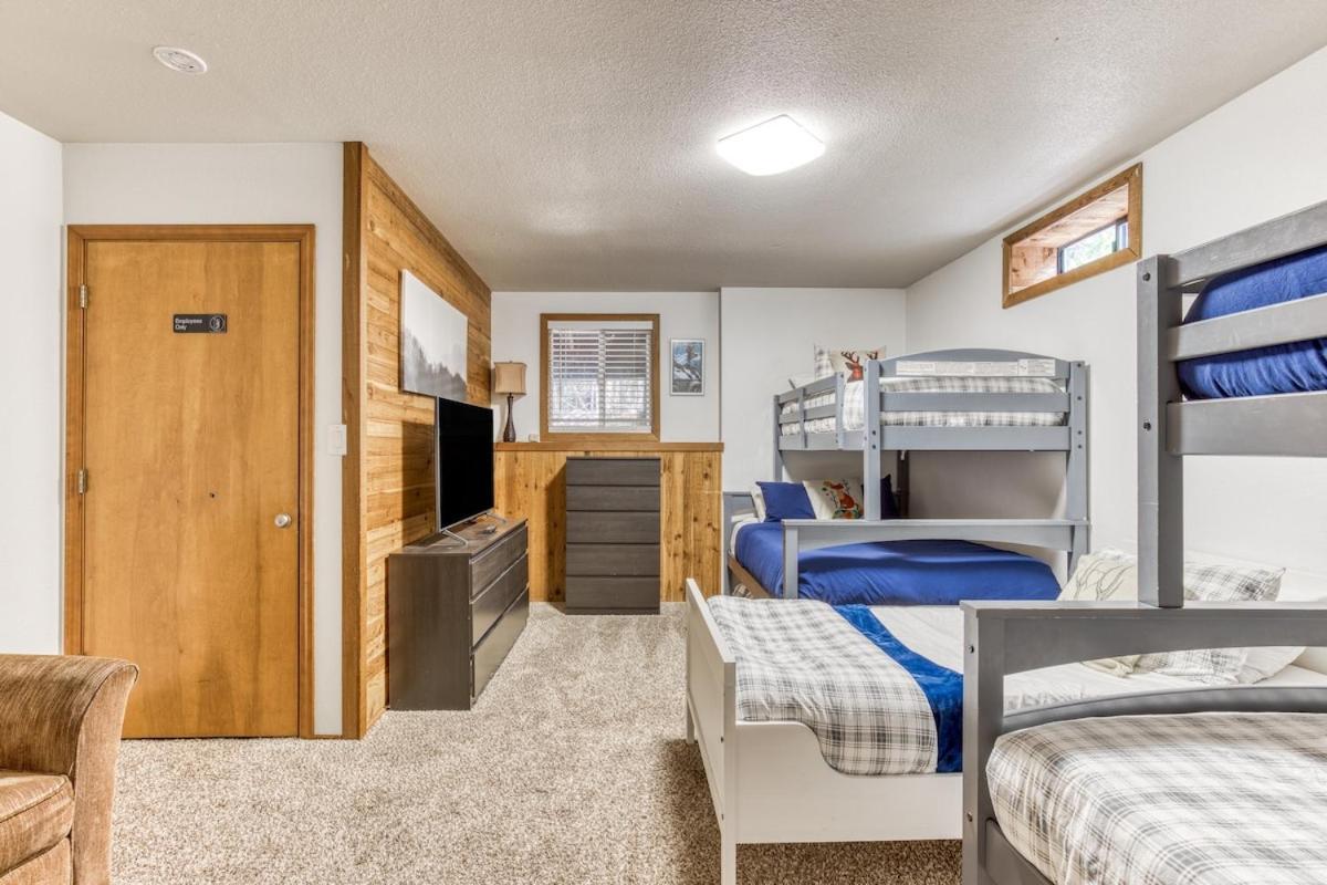 Great Blue Lodge - Spacious Ski Lodge, Hot Tub, Sauna, Game Room & More Government Camp Exterior photo
