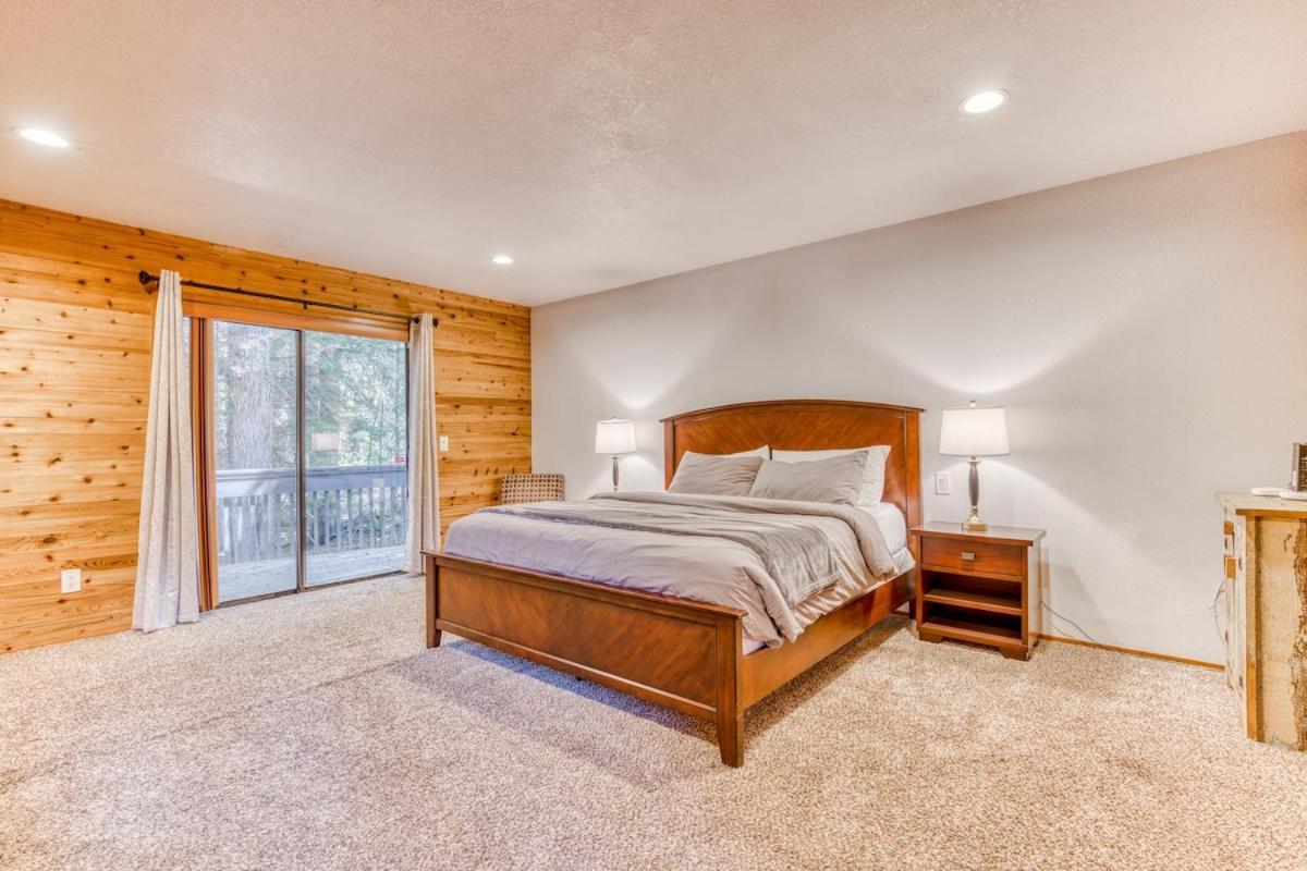 Great Blue Lodge - Spacious Ski Lodge, Hot Tub, Sauna, Game Room & More Government Camp Exterior photo