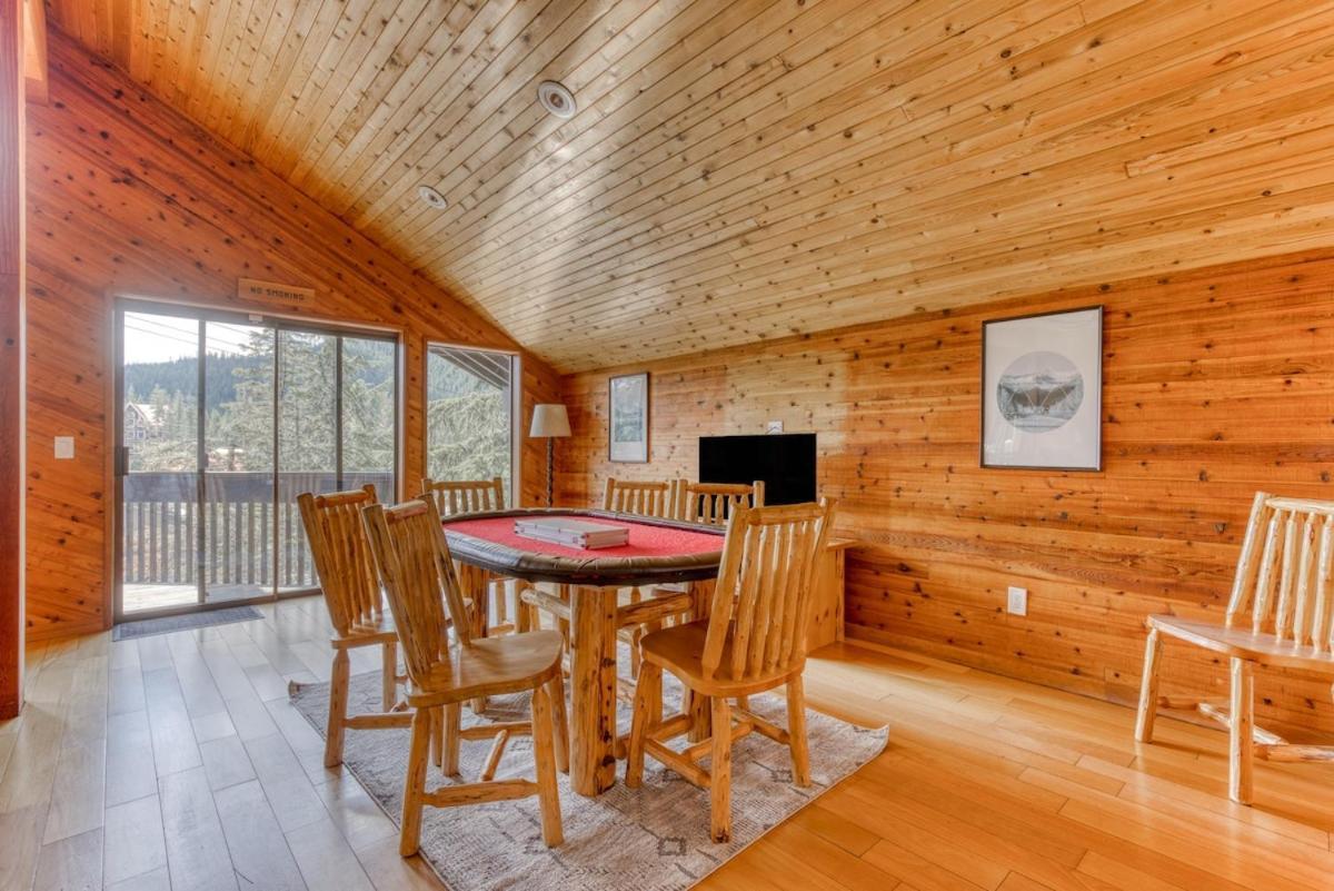 Great Blue Lodge - Spacious Ski Lodge, Hot Tub, Sauna, Game Room & More Government Camp Exterior photo