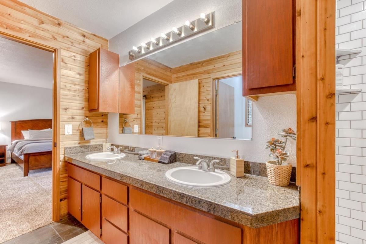 Great Blue Lodge - Spacious Ski Lodge, Hot Tub, Sauna, Game Room & More Government Camp Exterior photo
