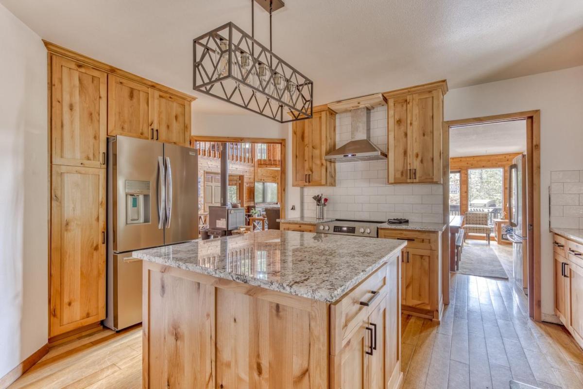 Great Blue Lodge - Spacious Ski Lodge, Hot Tub, Sauna, Game Room & More Government Camp Exterior photo