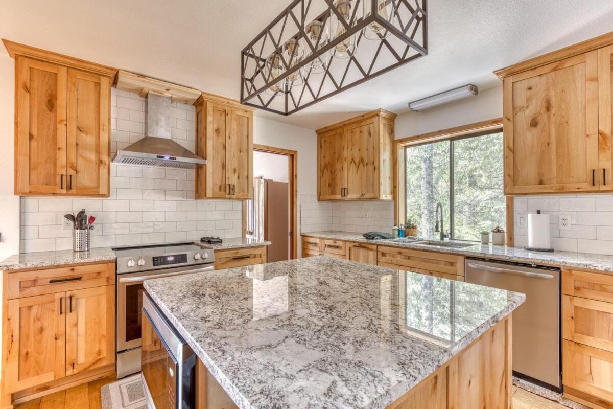 Great Blue Lodge - Spacious Ski Lodge, Hot Tub, Sauna, Game Room & More Government Camp Exterior photo